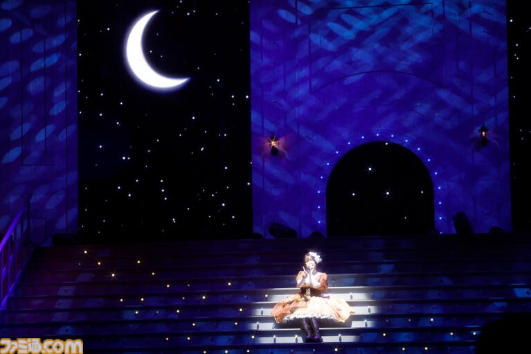 『アイマス ミリオンライブ！』13thライブDAY2リポート。二階堂千鶴の主演公演は“Grand bal masqué”のテーマにピッタリのゴージャスなライブ。新曲『ムーンライト・プロムナード』がオープニングを飾る