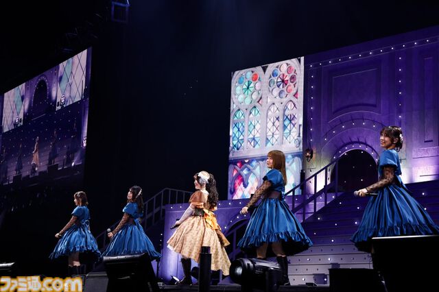 『アイマス ミリオンライブ！』13thライブDAY2リポート。二階堂千鶴の主演公演は“Grand bal masqué”のテーマにピッタリのゴージャスなライブ。新曲『ムーンライト・プロムナード』がオープニングを飾る