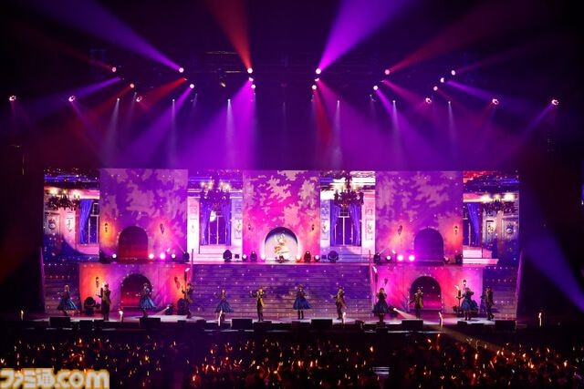 『アイマス ミリオンライブ！』13thライブDAY2リポート。二階堂千鶴の主演公演は“Grand bal masqué”のテーマにピッタリのゴージャスなライブ。新曲『ムーンライト・プロムナード』がオープニングを飾る