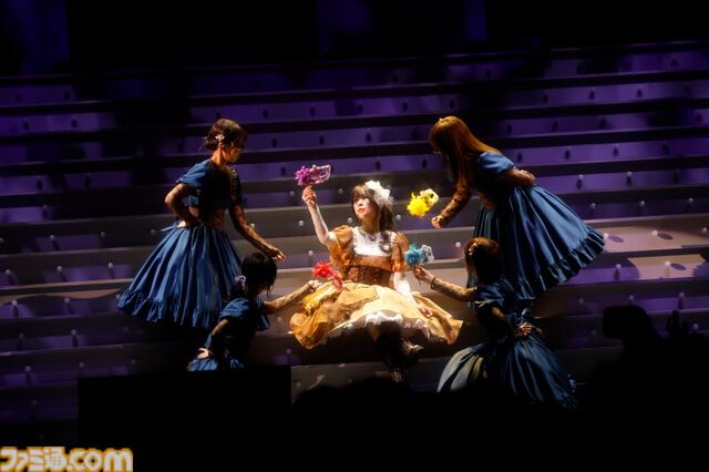 『アイマス ミリオンライブ！』13thライブDAY2リポート。二階堂千鶴の主演公演は“Grand bal masqué”のテーマにピッタリのゴージャスなライブ。新曲『ムーンライト・プロムナード』がオープニングを飾る