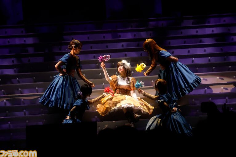 『アイマス ミリオンライブ！』13thライブDAY2リポート。二階堂千鶴の主演公演は“Grand bal masqué”のテーマにピッタリのゴージャスなライブ。新曲『ムーンライト・プロムナード』がオープニングを飾る
