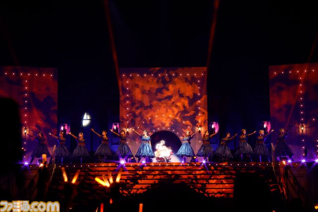 『アイマス ミリオンライブ！』13thライブDAY2リポート。二階堂千鶴の主演公演は“Grand bal masqué”のテーマにピッタリのゴージャスなライブ。新曲『ムーンライト・プロムナード』がオープニングを飾る