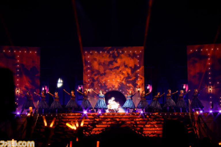『アイマス ミリオンライブ！』13thライブDAY2リポート。二階堂千鶴の主演公演は“Grand bal masqué”のテーマにピッタリのゴージャスなライブ。新曲『ムーンライト・プロムナード』がオープニングを飾る
