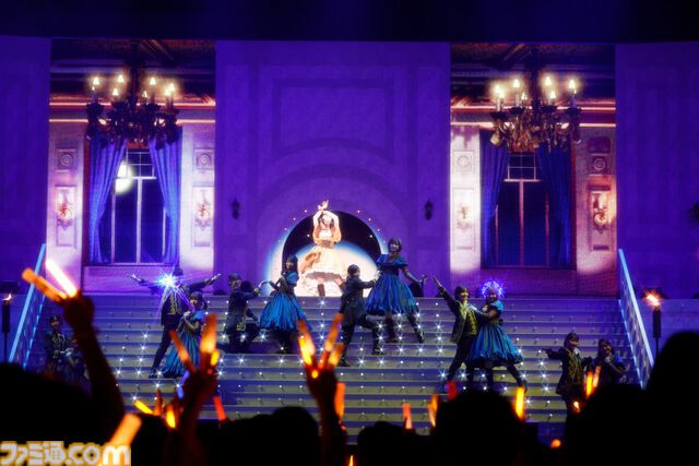 『アイマス ミリオンライブ！』13thライブDAY2リポート。二階堂千鶴の主演公演は“Grand bal masqué”のテーマにピッタリのゴージャスなライブ。新曲『ムーンライト・プロムナード』がオープニングを飾る