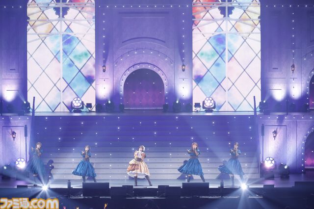 『アイマス ミリオンライブ！』13thライブDAY2リポート。二階堂千鶴の主演公演は“Grand bal masqué”のテーマにピッタリのゴージャスなライブ。新曲『ムーンライト・プロムナード』がオープニングを飾る