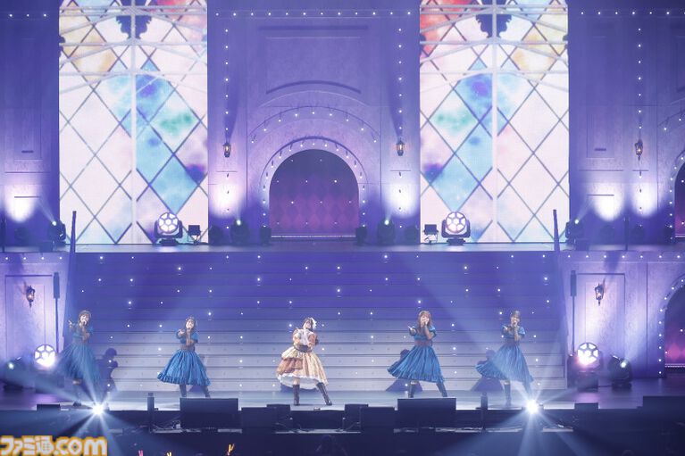 『アイマス ミリオンライブ！』13thライブDAY2リポート。二階堂千鶴の主演公演は“Grand bal masqué”のテーマにピッタリのゴージャスなライブ。新曲『ムーンライト・プロムナード』がオープニングを飾る