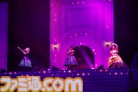 『アイマス ミリオンライブ！』13thライブDAY2リポート。二階堂千鶴の主演公演は“Grand bal masqué”のテーマにピッタリのゴージャスなライブ。新曲『ムーンライト・プロムナード』がオープニングを飾る