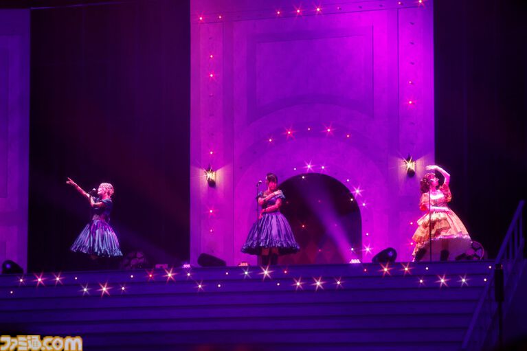 『アイマス ミリオンライブ！』13thライブDAY2リポート。二階堂千鶴の主演公演は“Grand bal masqué”のテーマにピッタリのゴージャスなライブ。新曲『ムーンライト・プロムナード』がオープニングを飾る