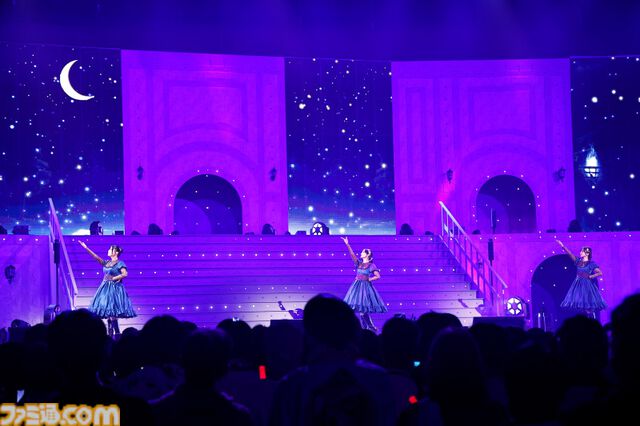 『アイマス ミリオンライブ！』13thライブDAY2リポート。二階堂千鶴の主演公演は“Grand bal masqué”のテーマにピッタリのゴージャスなライブ。新曲『ムーンライト・プロムナード』がオープニングを飾る