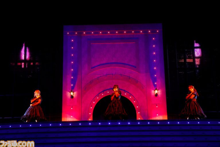 『アイマス ミリオンライブ！』13thライブDAY2リポート。二階堂千鶴の主演公演は“Grand bal masqué”のテーマにピッタリのゴージャスなライブ。新曲『ムーンライト・プロムナード』がオープニングを飾る