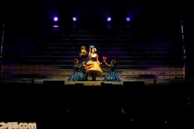 『アイマス ミリオンライブ！』13thライブDAY2リポート。二階堂千鶴の主演公演は“Grand bal masqué”のテーマにピッタリのゴージャスなライブ。新曲『ムーンライト・プロムナード』がオープニングを飾る