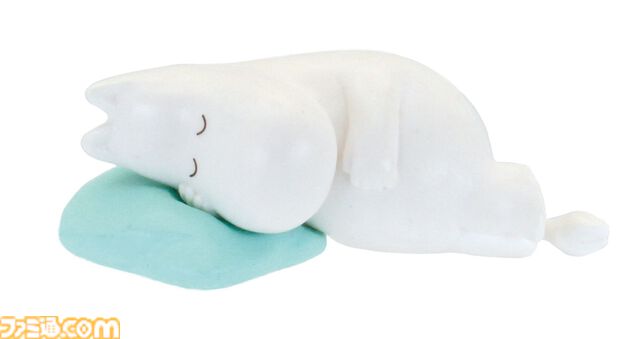ムーミンやスナフキンたちがすやすや眠る姿がかわいい。新作マスコットガチャが6月中旬に発売。取り外し可能な小物つき