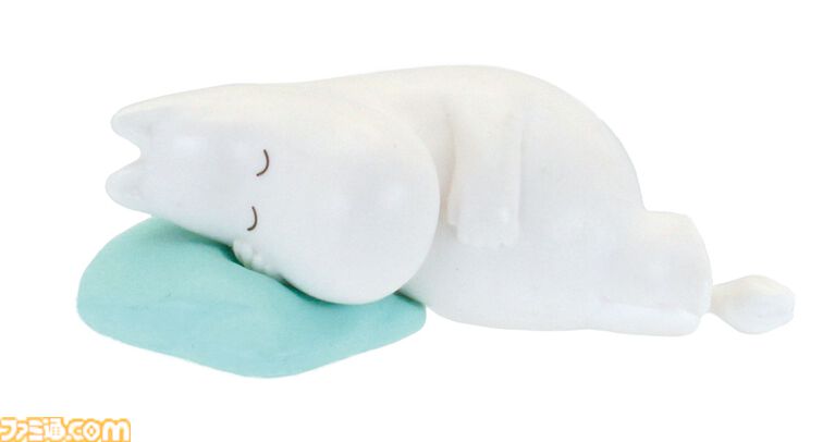 ムーミンやスナフキンたちがすやすや眠る姿がかわいい。新作マスコットガチャが6月中旬に発売。取り外し可能な小物つき