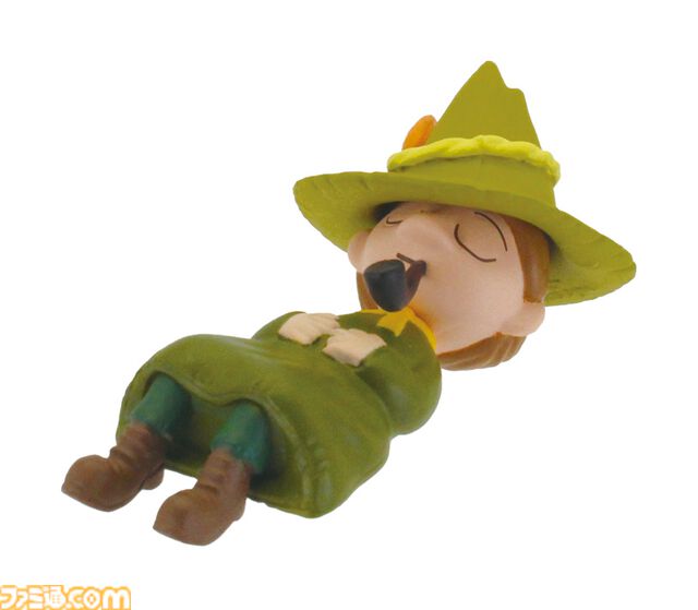 ムーミンやスナフキンたちがすやすや眠る姿がかわいい。新作マスコットガチャが6月中旬に発売。取り外し可能な小物つき
