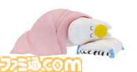 ムーミンやスナフキンたちがすやすや眠る姿がかわいい。新作マスコットガチャが6月中旬に発売。取り外し可能な小物つき