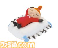 ムーミンやスナフキンたちがすやすや眠る姿がかわいい。新作マスコットガチャが6月中旬に発売。取り外し可能な小物つき