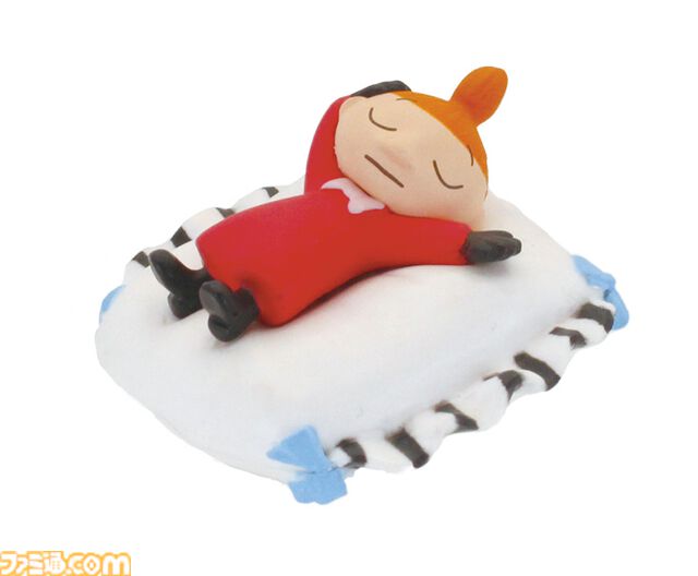 ムーミンやスナフキンたちがすやすや眠る姿がかわいい。新作マスコットガチャが6月中旬に発売。取り外し可能な小物つき