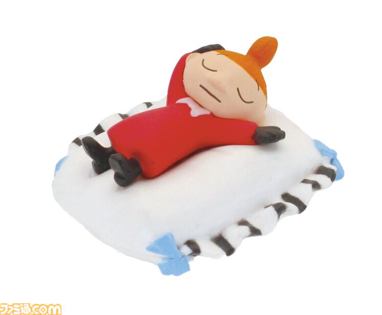 ムーミンやスナフキンたちがすやすや眠る姿がかわいい。新作マスコットガチャが6月中旬に発売。取り外し可能な小物つき