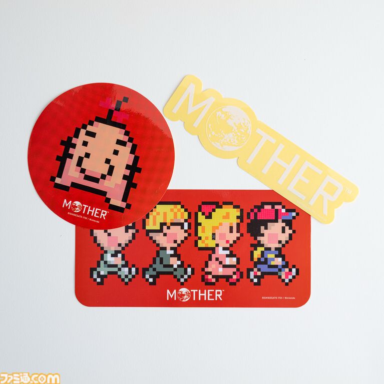 『MOTHER』オレナンカドーセ、スターマンのぬいぐるみキーホルダー、『3』デザインのコンバースコラボシューズなど新グッズ公開