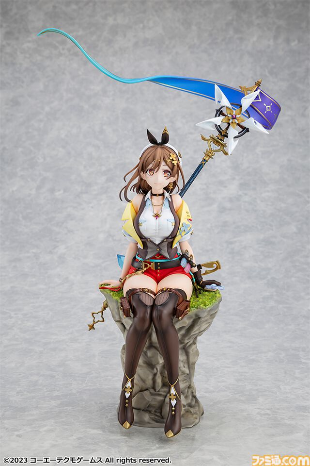 『ライザのアトリエ3』パッケージ絵のライザが1/7スケールフィギュアになって登場。エビテン限定特典でアクリルブロック＆カード型アクスタが付属