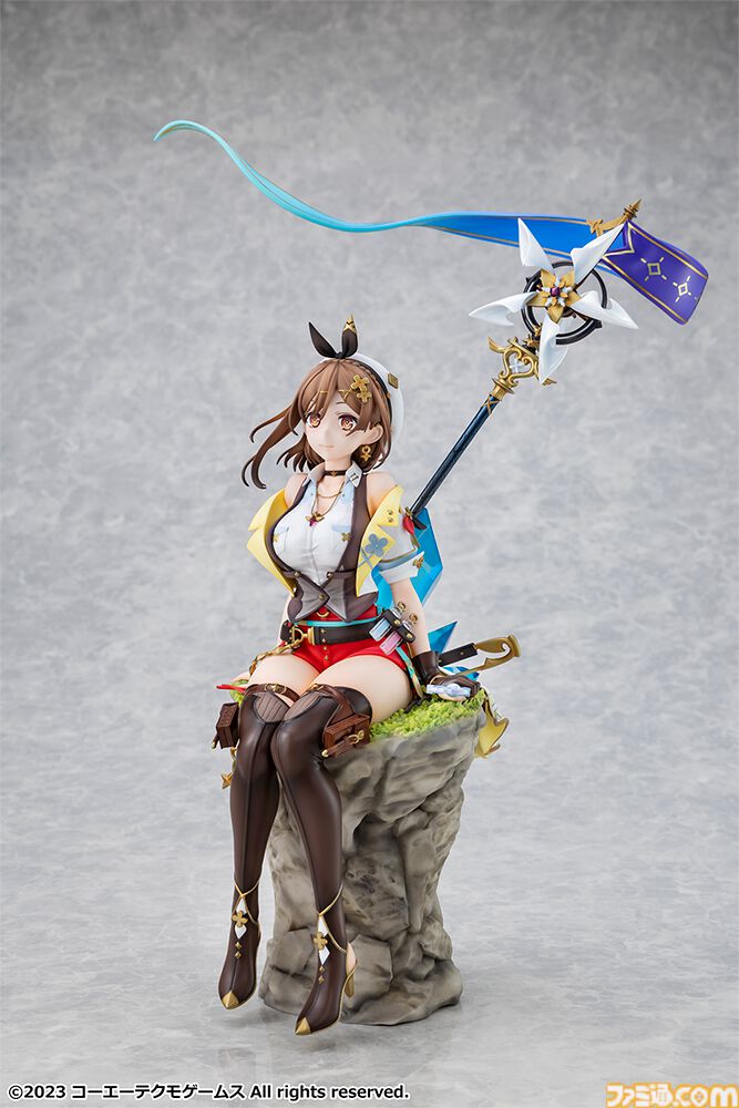 『ライザのアトリエ3』パッケージ絵のライザが1/7スケールフィギュアになって登場。エビテン限定特典でアクリルブロック&カード型アクスタが付属