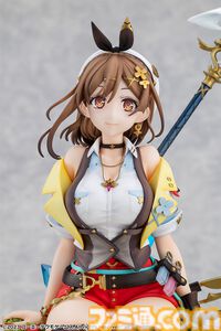 『ライザのアトリエ3』パッケージ絵のライザが1/7スケールフィギュアになって登場。エビテン限定特典でアクリルブロック＆カード型アクスタが付属