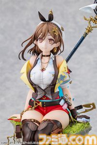 『ライザのアトリエ3』パッケージ絵のライザが1/7スケールフィギュアになって登場。エビテン限定特典でアクリルブロック＆カード型アクスタが付属