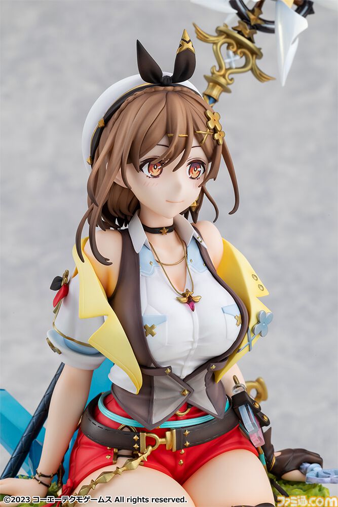 『ライザのアトリエ3』パッケージ絵のライザが1/7スケールフィギュアになって登場。エビテン限定特典でアクリルブロック＆カード型アクスタが付属