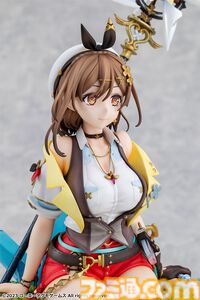 『ライザのアトリエ3』パッケージ絵のライザが1/7スケールフィギュアになって登場。エビテン限定特典でアクリルブロック＆カード型アクスタが付属