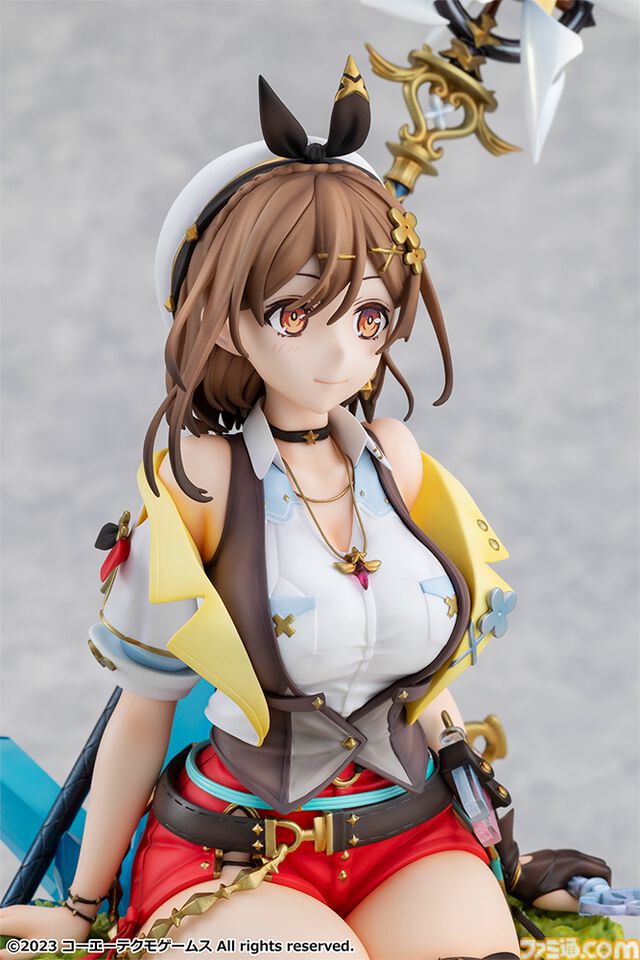 『ライザのアトリエ3』パッケージ絵のライザが1/7スケールフィギュアになって登場。エビテン限定特典でアクリルブロック＆カード型アクスタが付属