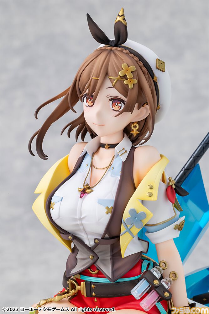 『ライザのアトリエ3』パッケージ絵のライザが1/7スケールフィギュアになって登場。エビテン限定特典でアクリルブロック&カード型アクスタが付属