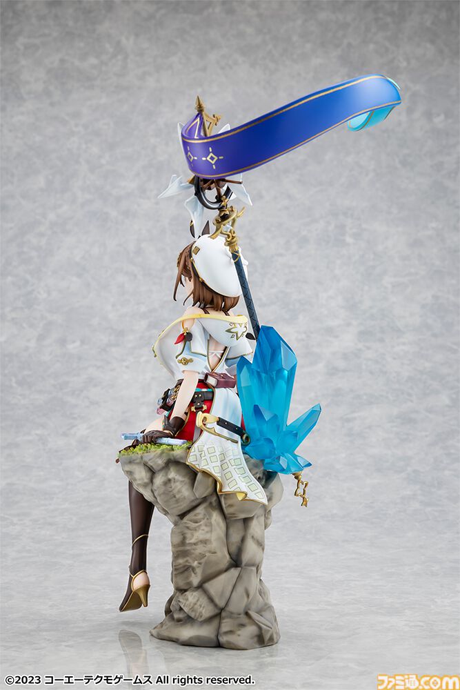 『ライザのアトリエ3』パッケージ絵のライザが1/7スケールフィギュアになって登場。エビテン限定特典でアクリルブロック＆カード型アクスタが付属