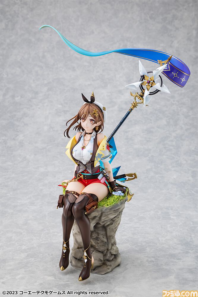 『ライザのアトリエ3』パッケージ絵のライザが1/7スケールフィギュアになって登場。エビテン限定特典でアクリルブロック&カード型アクスタが付属