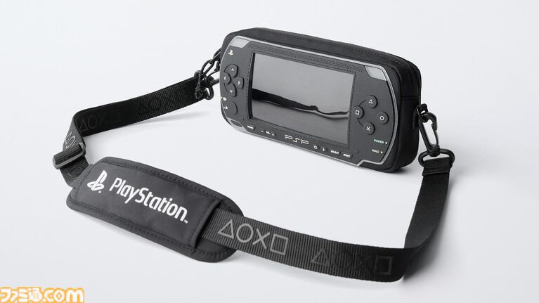“PSP”デザインのクロスボディバッグがZARAで発売中。画面部分にスマホを入れて操作できるビニール窓付き。左右の方向キーや◯✕△▢ボタン、アナログパッドといった特徴的な意匠も
