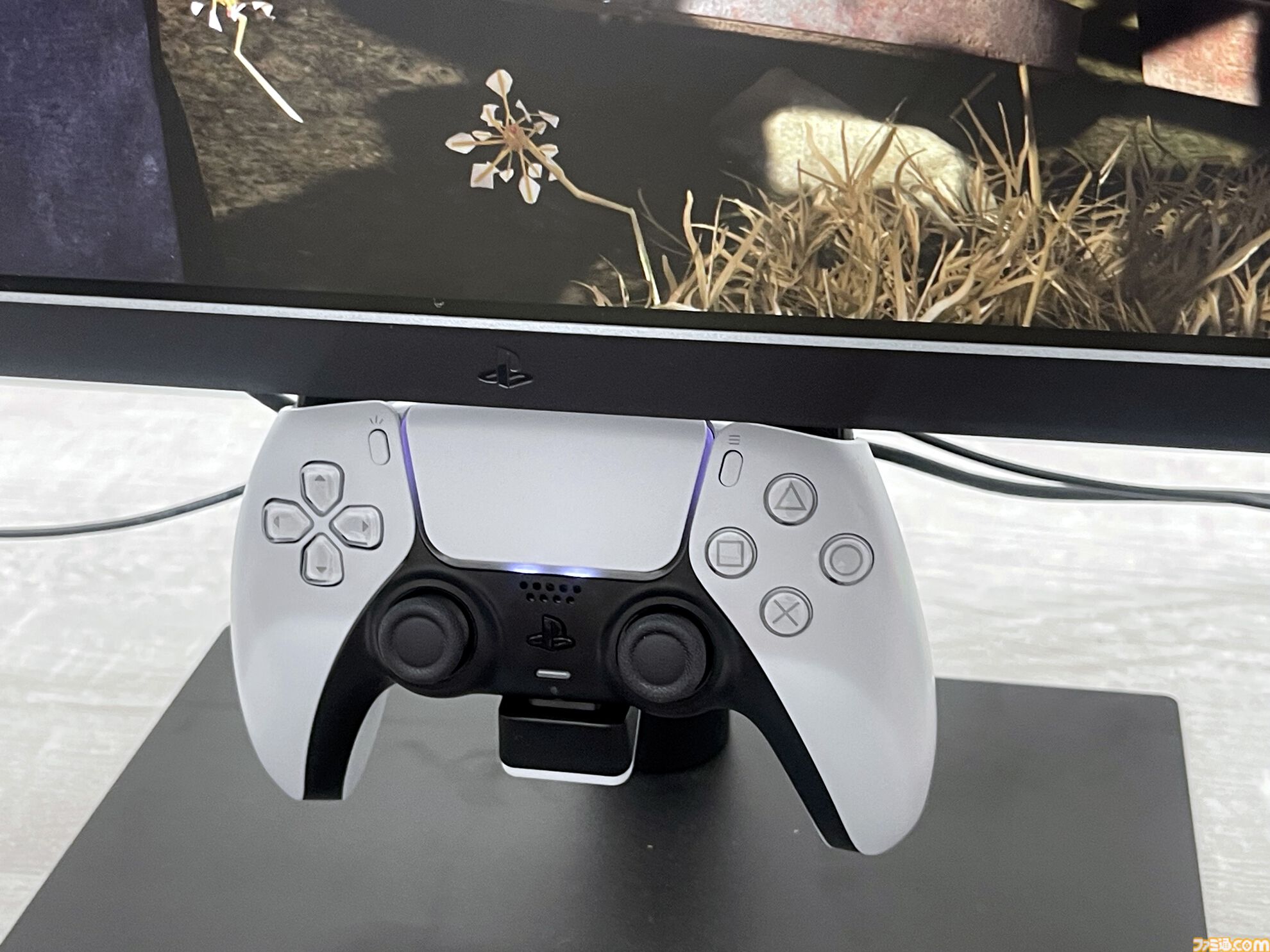 ソニー純正のゲーミングモニター、3Dオーディオスピーカー、アケコンを先行体験。PS5以外での使用も可能で、コンパクトながらに上質なゲーム体験を味わえる