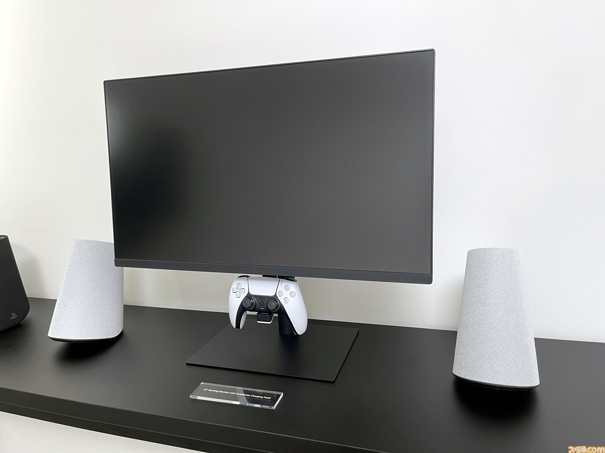 ソニー純正のゲーミングモニター、3Dオーディオスピーカー、アケコンを