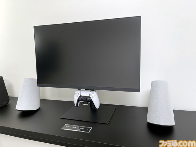 ソニー純正のゲーミングモニター、3Dオーディオスピーカー、アケコンを先行体験。PS5以外での使用も可能で、コンパクトながらに上質なゲーム体験を味わえる