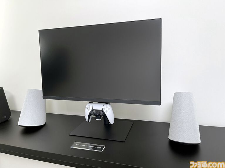 ソニー純正のゲーミングモニター、3Dオーディオスピーカー、アケコンを先行体験。PS5以外での使用も可能で、コンパクトながらに上質なゲーム体験を味わえる
