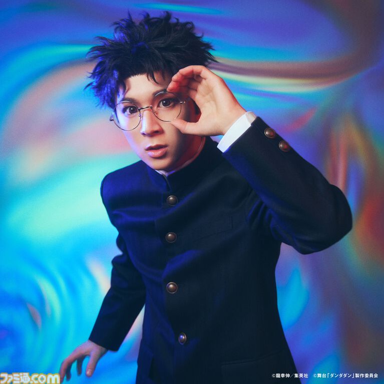 舞台『ダンダダン』モモ、オカルン(変身前/変身後)、星子、アイラのビジュアル解禁。東京で8月26日、大阪で9月11日より公演