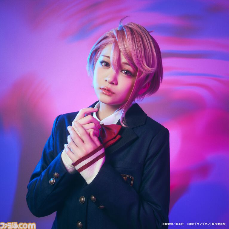 舞台『ダンダダン』モモ、オカルン(変身前/変身後)、星子、アイラのビジュアル解禁。東京で8月26日、大阪で9月11日より公演