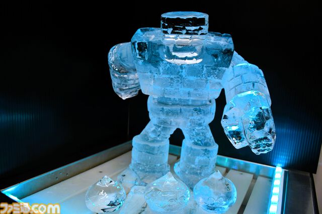 【ドラクエの日】老舗の製氷メーカーがアイスゴーレムとスライムの氷彫刻を作る。創業100年間を超える小野田商店が『ドラゴンクエスト』40周年をお祝い