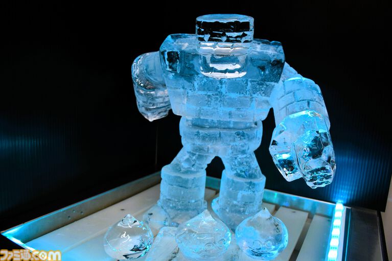 【ドラクエの日】老舗の製氷メーカーがアイスゴーレムとスライムの氷彫刻を作る。創業100年間を超える小野田商店が『ドラゴンクエスト』40周年をお祝い