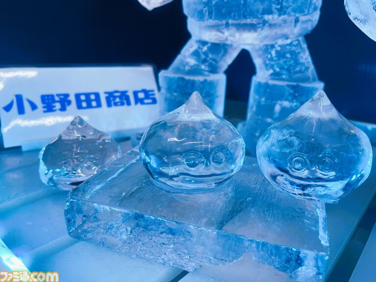 【ドラクエの日】老舗の製氷メーカーがアイスゴーレムとスライムの氷彫刻を作る。創業100年間を超える小野田商店が『ドラゴンクエスト』40周年をお祝い