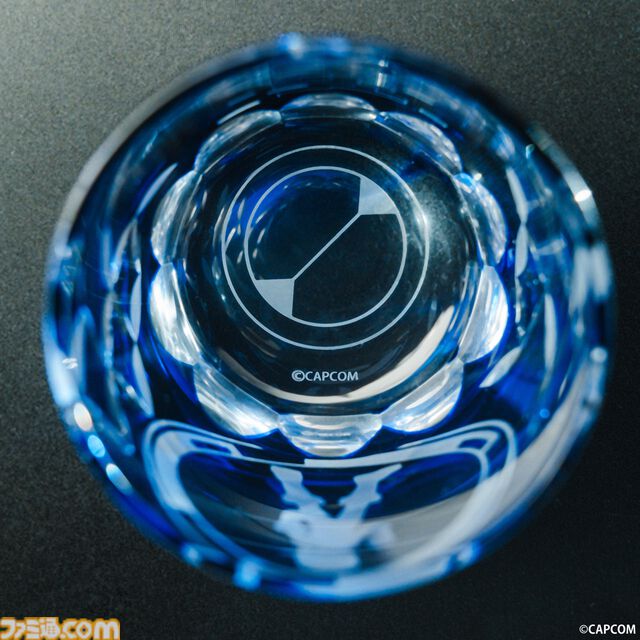 『ロックマンエグゼ』江戸切子の限定コラボグラス（5万9400円）が登場。ロックマンとブルースの2モデルが受注開始