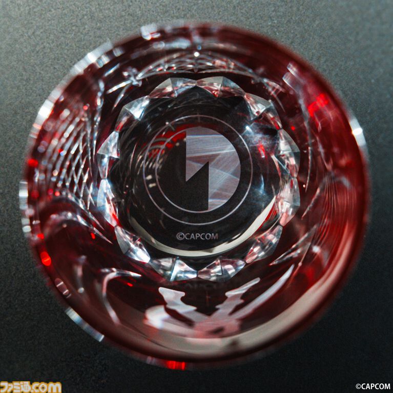 『ロックマンエグゼ』江戸切子の限定コラボグラス(5万9400円)が登場。ロックマンとブルースの2モデルが受注開始