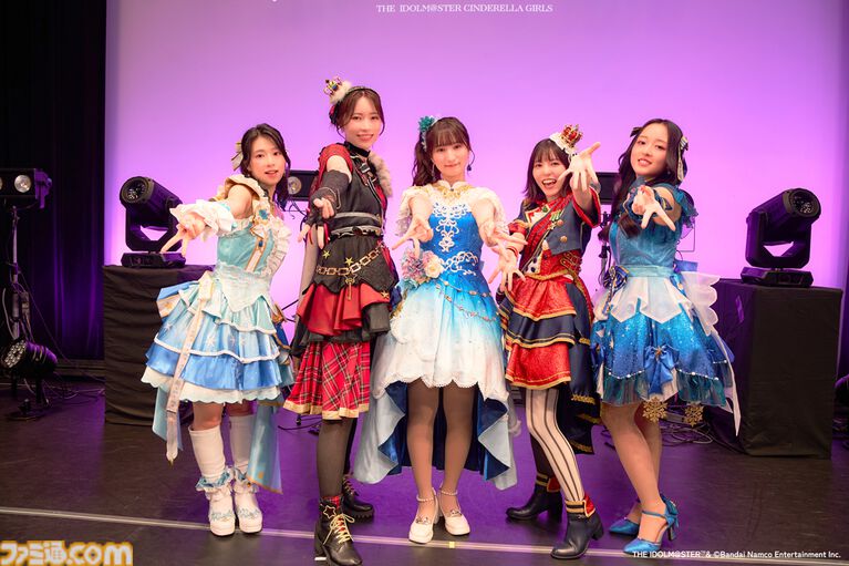 『アイマス シンデレラガールズ』Webラジオ“デレパ”公録イベント第12弾をリポート。プロデューサーが手掛ける今回の公録のテーマは“平成レトロ”。幼少期の微笑ましいエピソードやまさかのカバー曲も