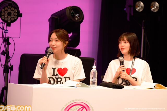 『アイマス シンデレラガールズ』Webラジオ“デレパ”公録イベント第12弾をリポート。プロデューサーが手掛ける今回の公録のテーマは“平成レトロ”。幼少期の微笑ましいエピソードやまさかのカバー曲も