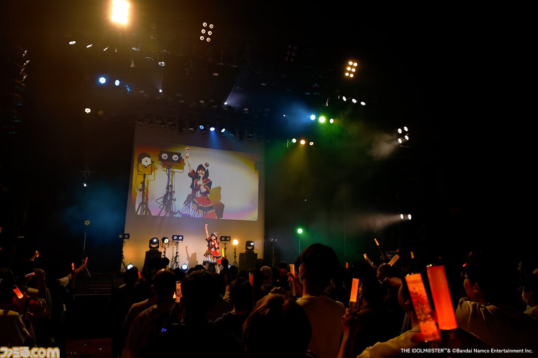 『アイマス シンデレラガールズ』Webラジオ“デレパ”公録イベント第12弾をリポート。プロデューサーが手掛ける今回の公録のテーマは“平成レトロ”。幼少期の微笑ましいエピソードやまさかのカバー曲も