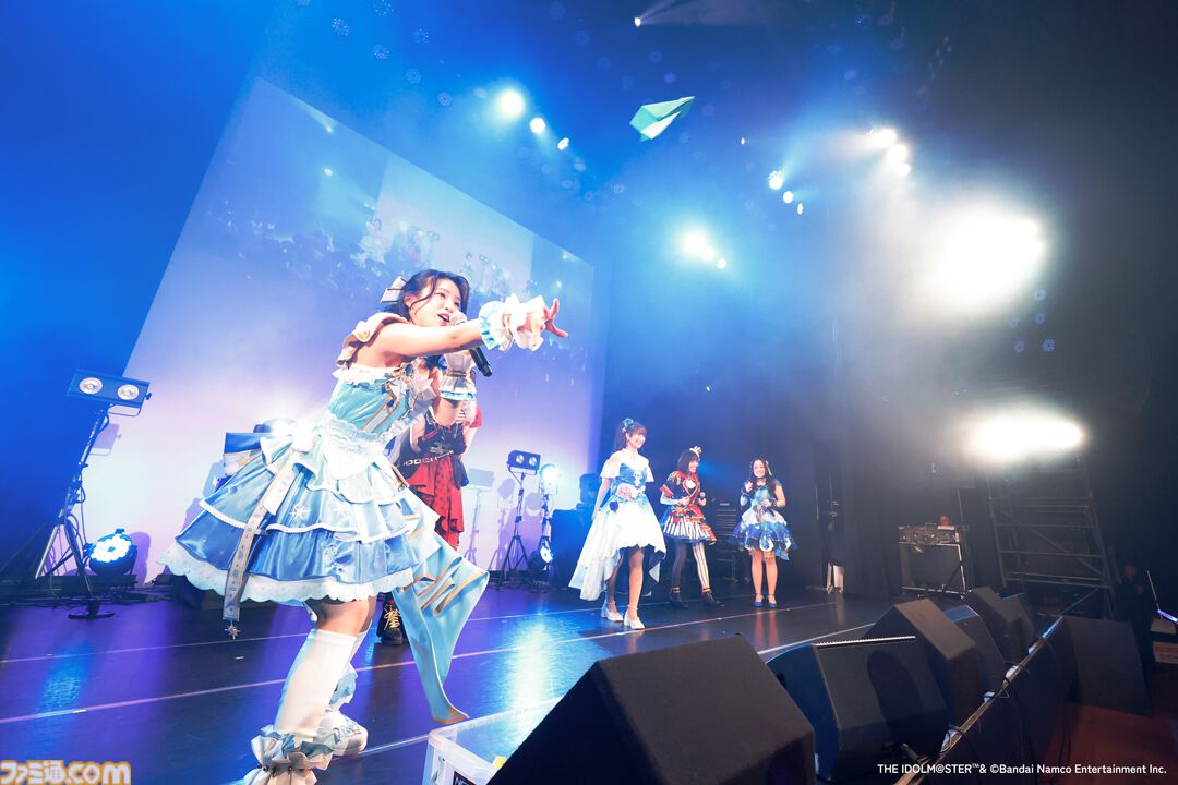 『アイマス シンデレラガールズ』Webラジオ“デレパ”公録イベント第12弾をリポート。プロデューサーが手掛ける今回の公録のテーマは“平成レトロ”。幼少期の微笑ましいエピソードやまさかのカバー曲も