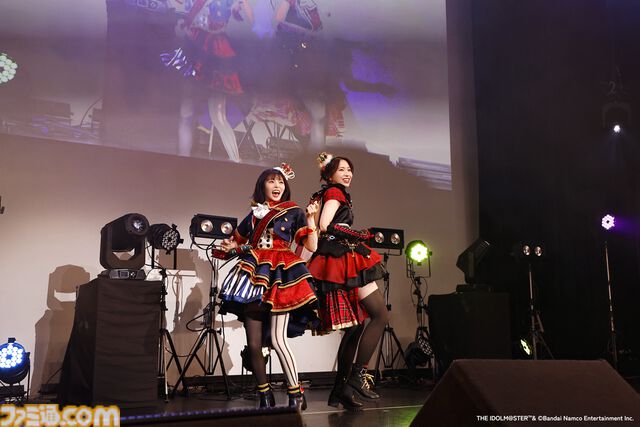 『アイマス シンデレラガールズ』Webラジオ“デレパ”公録イベント第12弾をリポート。プロデューサーが手掛ける今回の公録のテーマは“平成レトロ”。幼少期の微笑ましいエピソードやまさかのカバー曲も